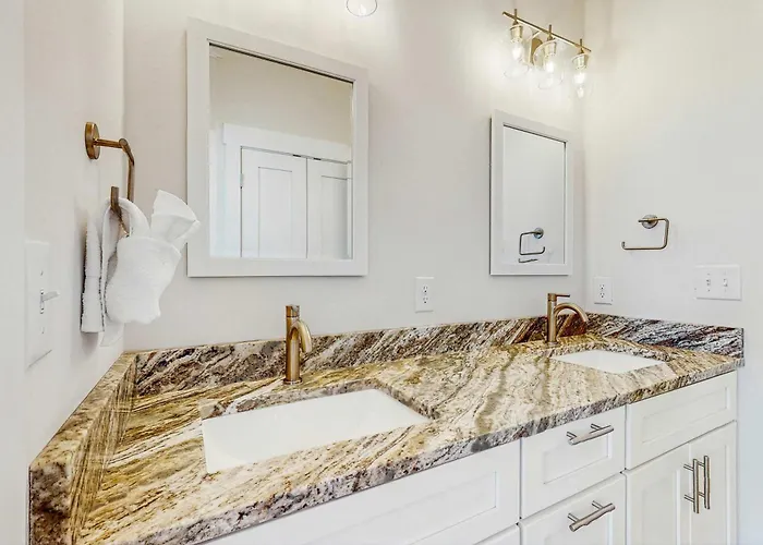 Dog Friendly With Shared Pool Hot Tub And Private Washer And Dryer Holiday home Gulf Shores