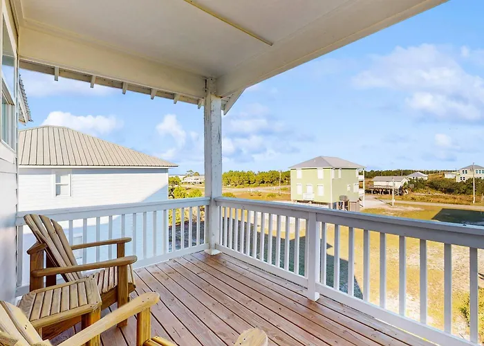 Dog Friendly With Shared Pool Hot Tub And Private Washer And Dryer Holiday home